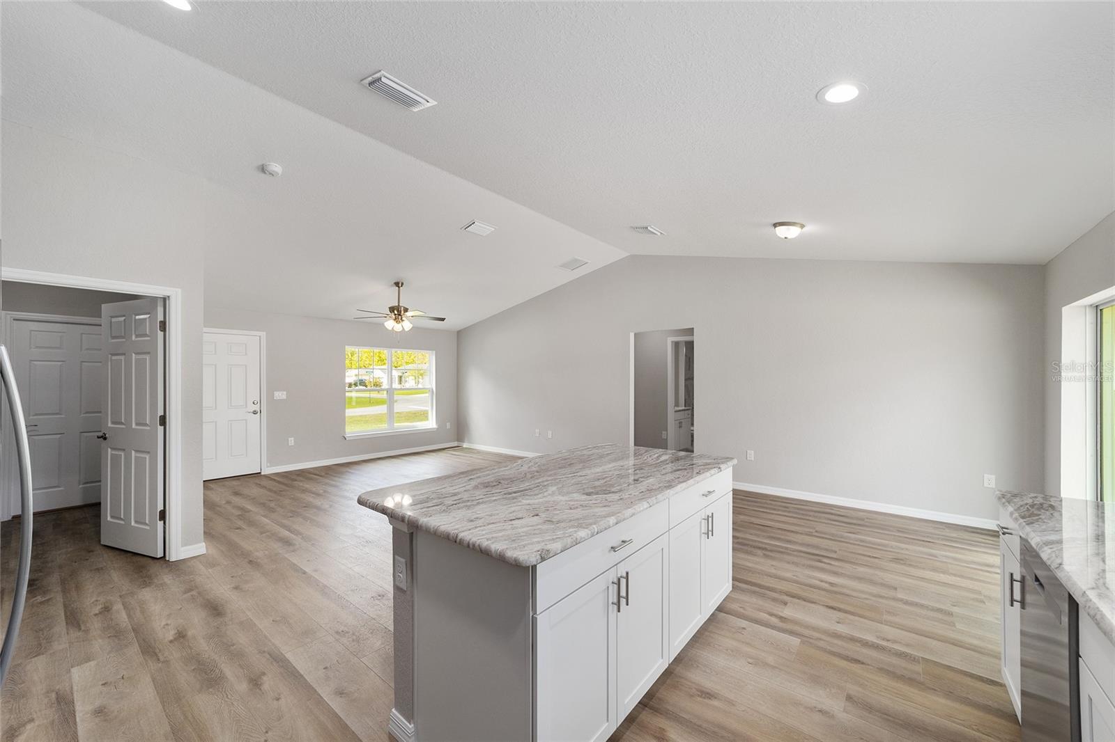 Listing photo id 11 for 11059 Haitian Drive