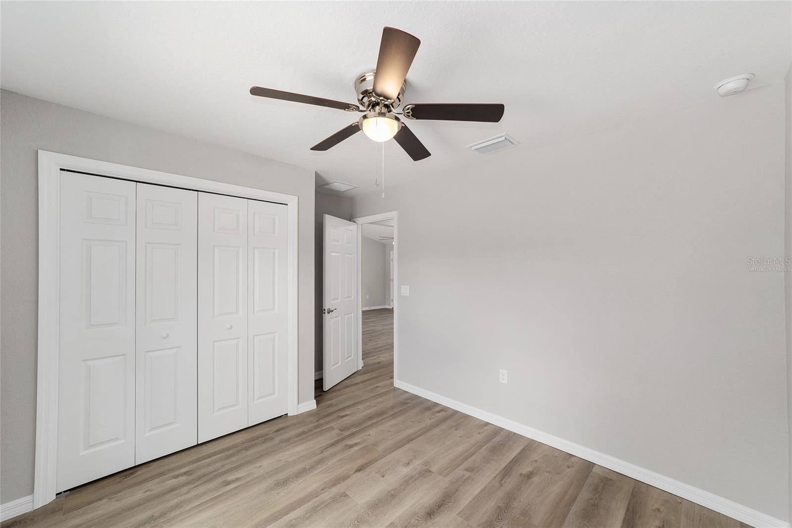 Listing photo id 13 for 11059 Haitian Drive