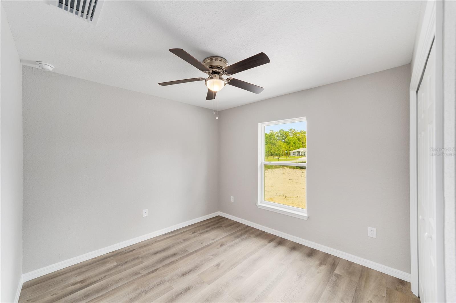 Listing photo id 14 for 11059 Haitian Drive