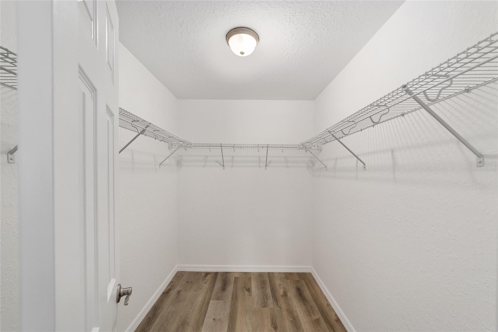 Listing photo id 15 for 11059 Haitian Drive