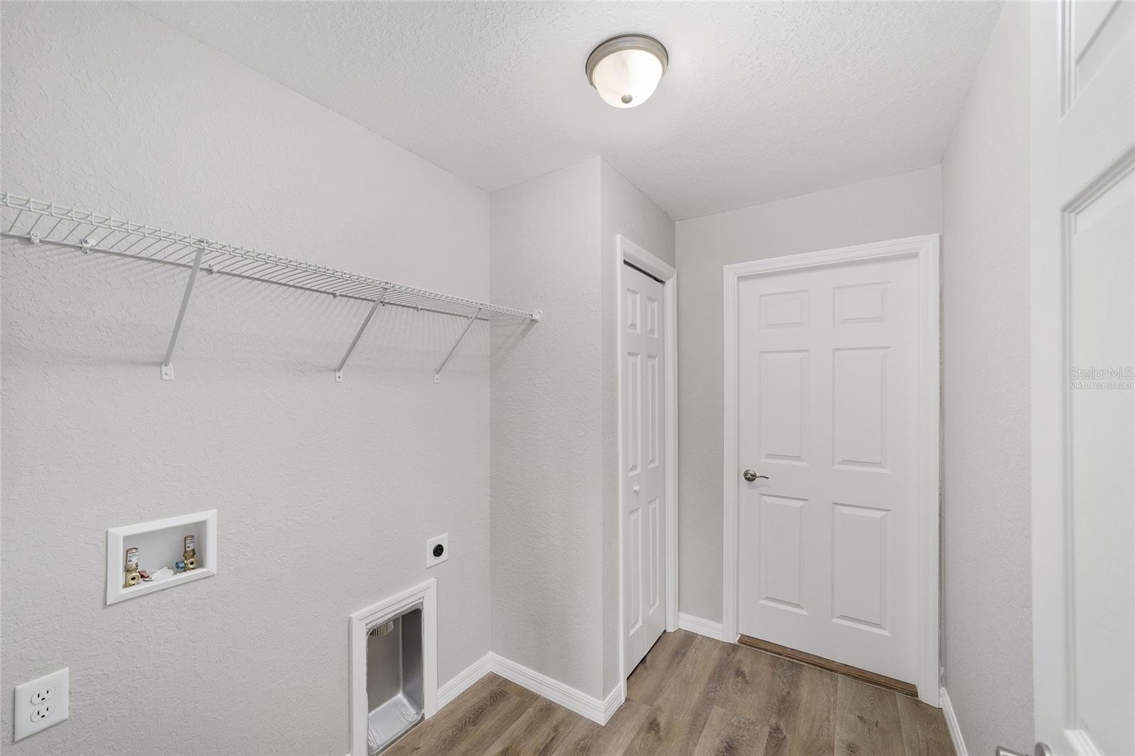 Listing photo id 21 for 11059 Haitian Drive