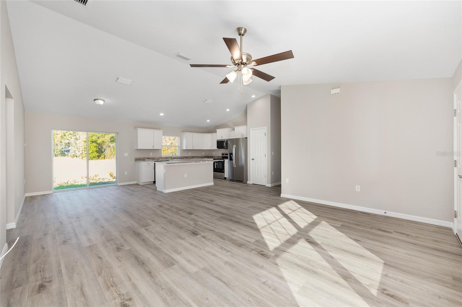 Listing photo id 7 for 11059 Haitian Drive