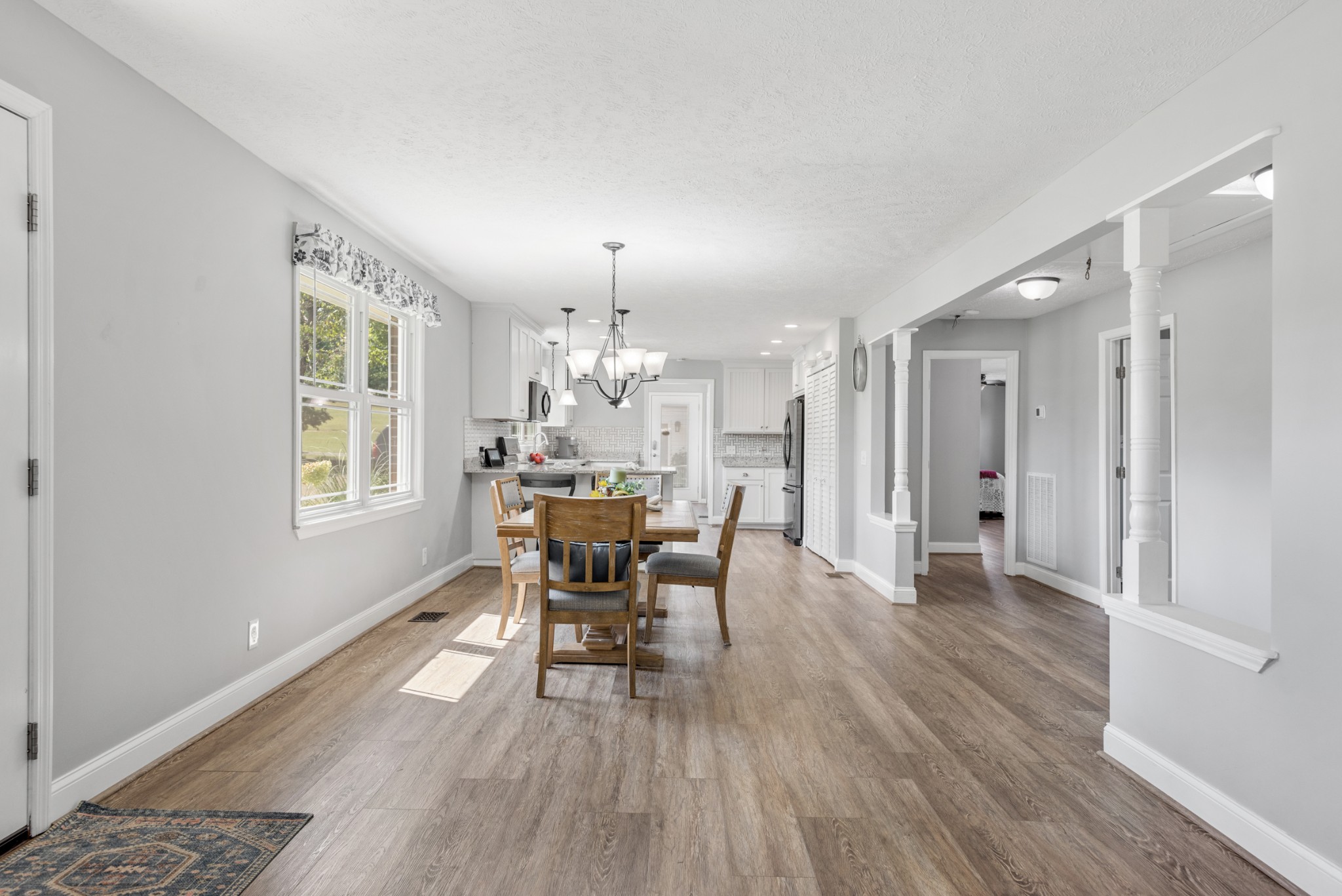 Listing photo id 7 for 2160 Landmark Drive