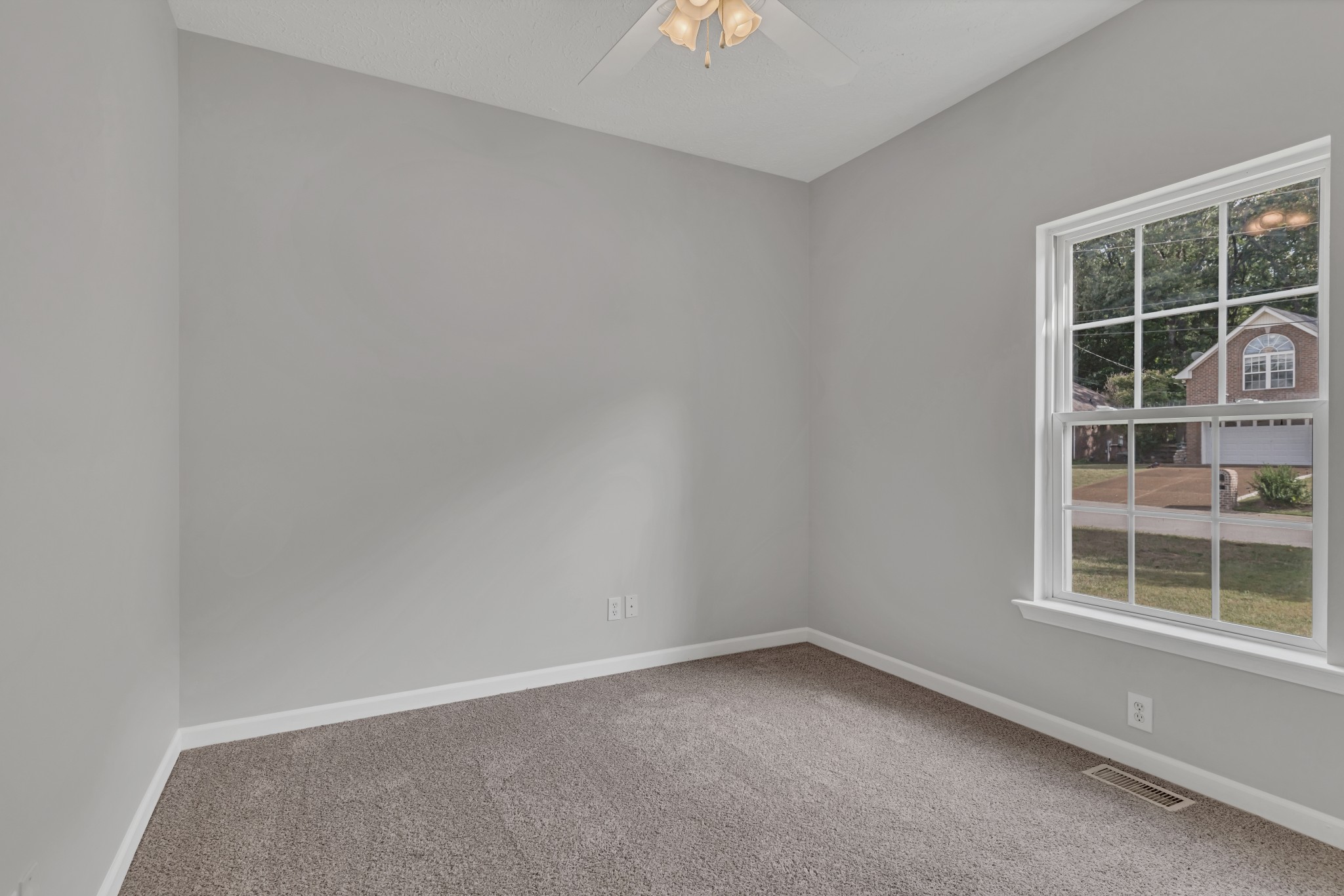 Image 15 of 34 For 8420 93 Lane E
