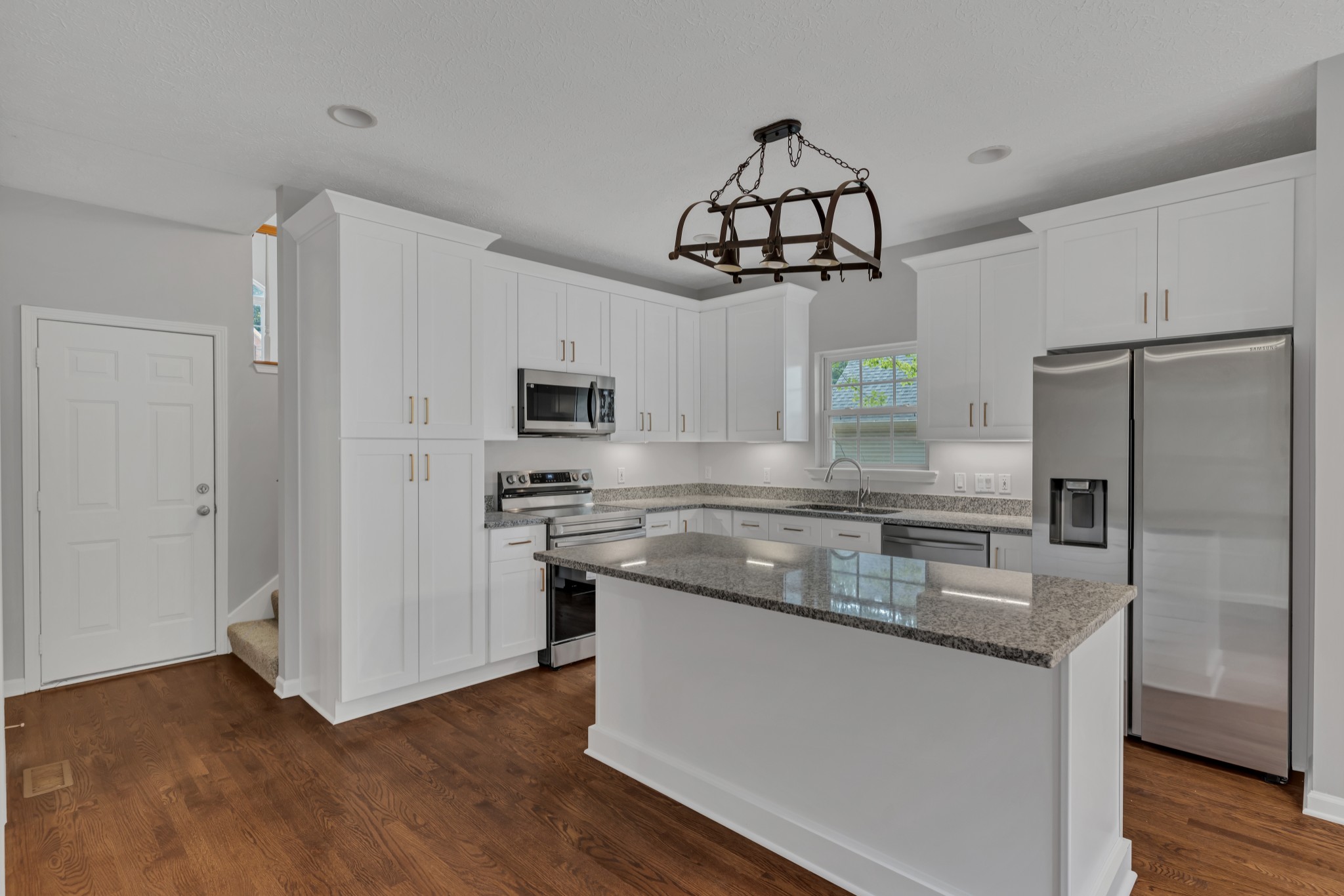 Image 18 of 34 For 8420 93 Lane E