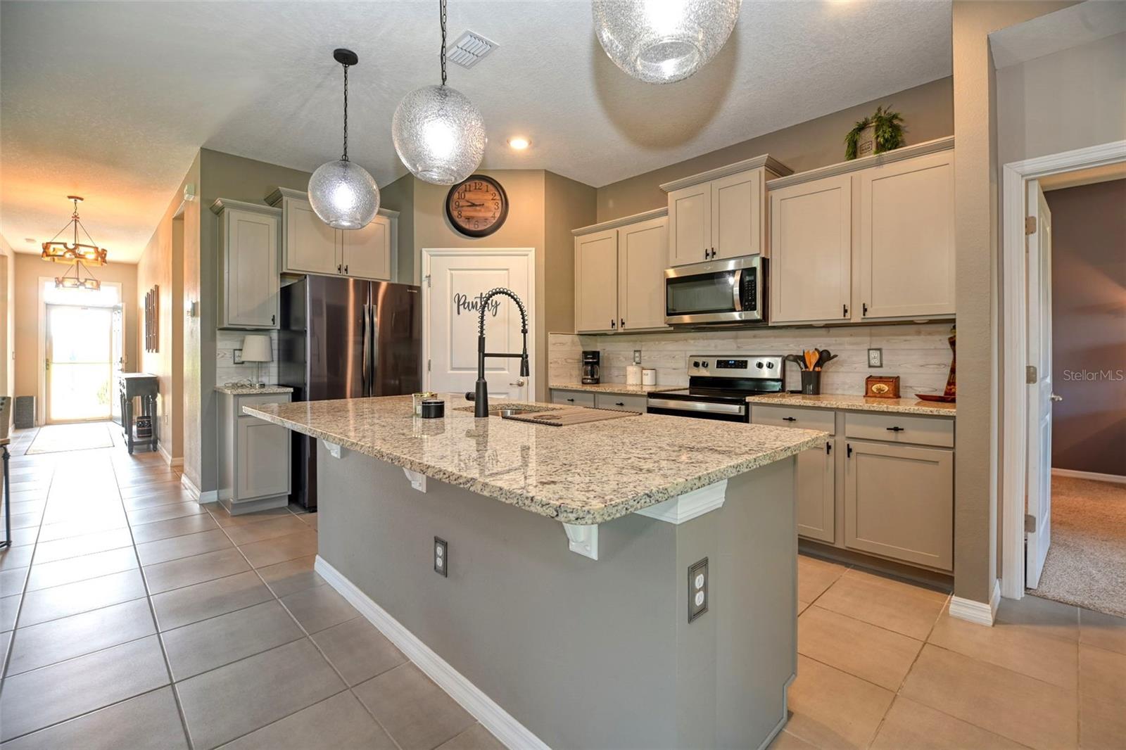 Listing photo id 10 for 6405 88th Loop