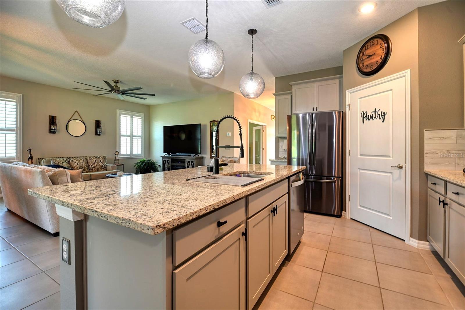 Listing photo id 12 for 6405 88th Loop