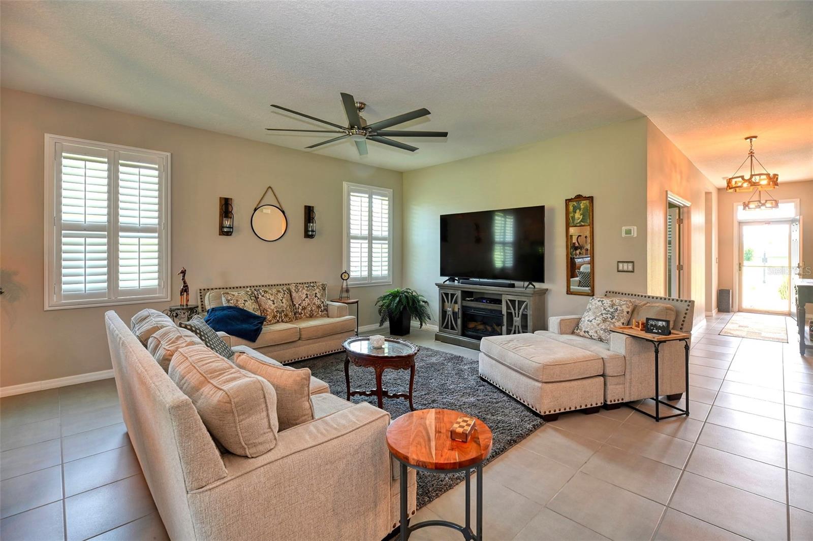 Listing photo id 15 for 6405 88th Loop