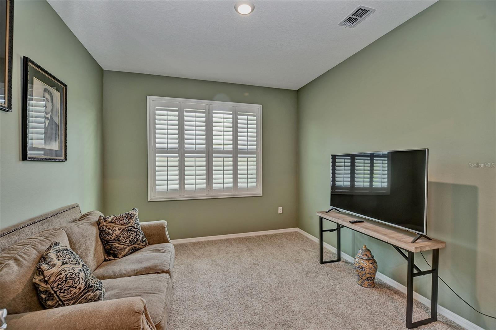 Listing photo id 17 for 6405 88th Loop