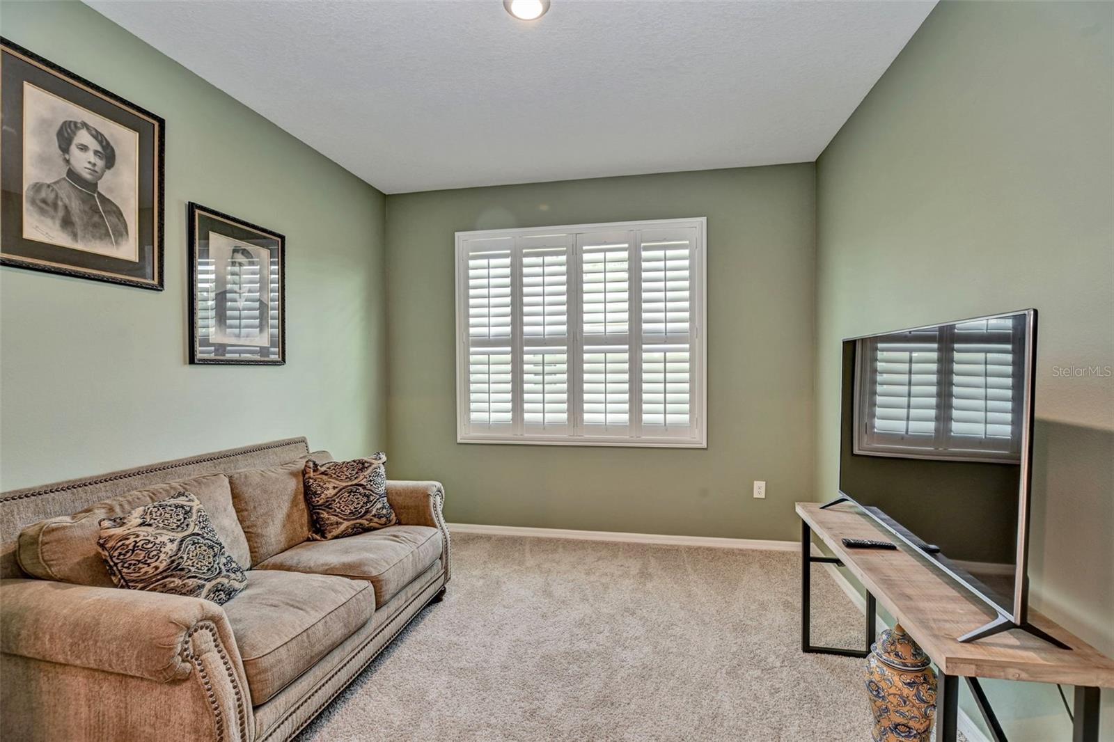 Listing photo id 18 for 6405 88th Loop
