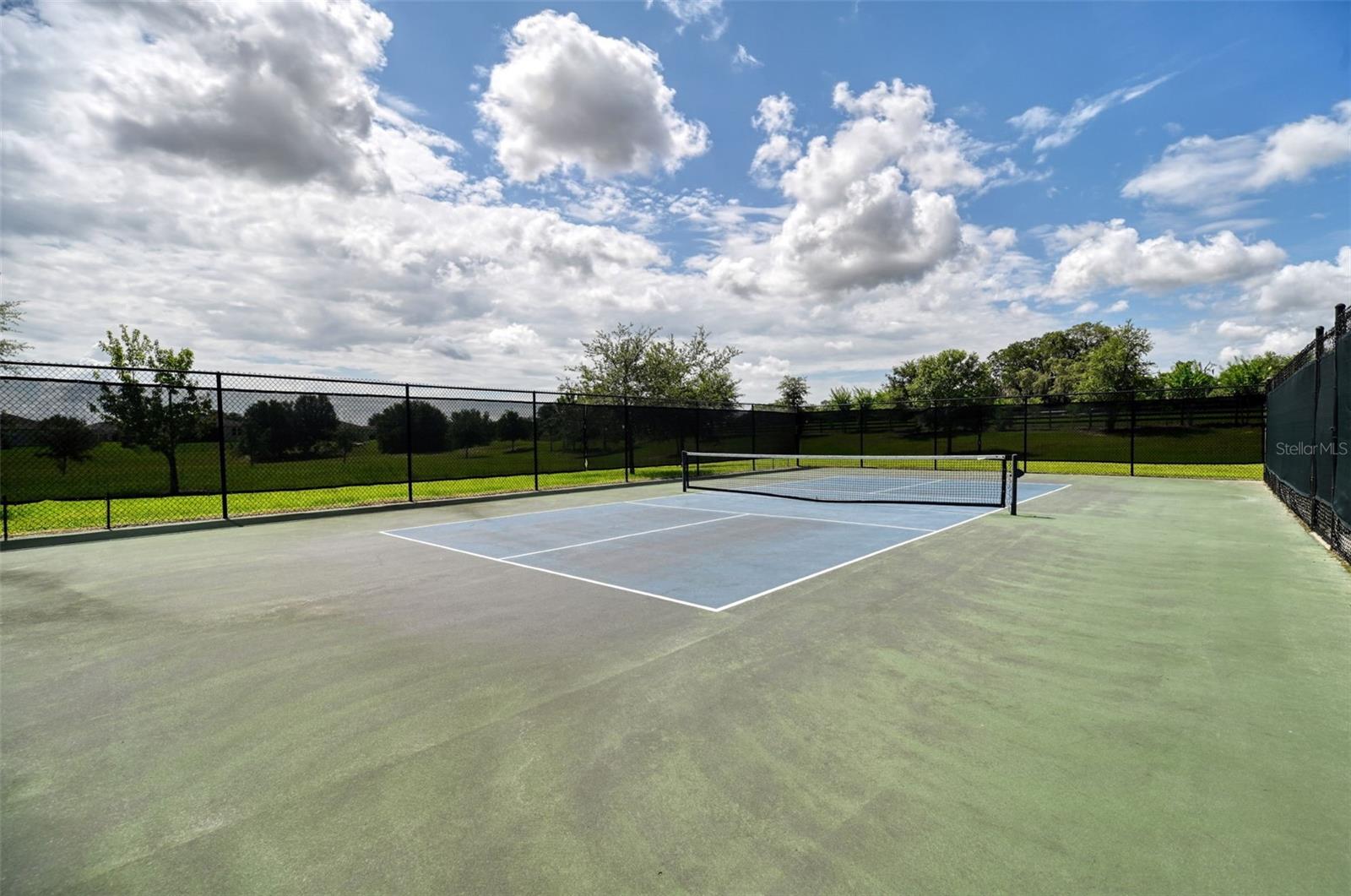 Listing photo id 24 for 6405 88th Loop