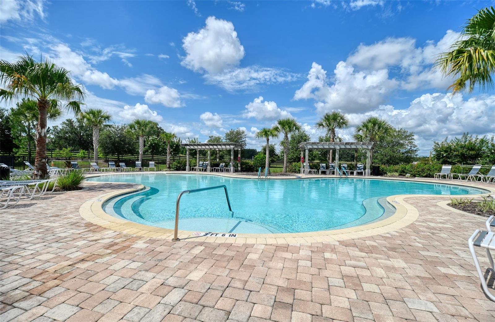 Listing photo id 26 for 6405 88th Loop