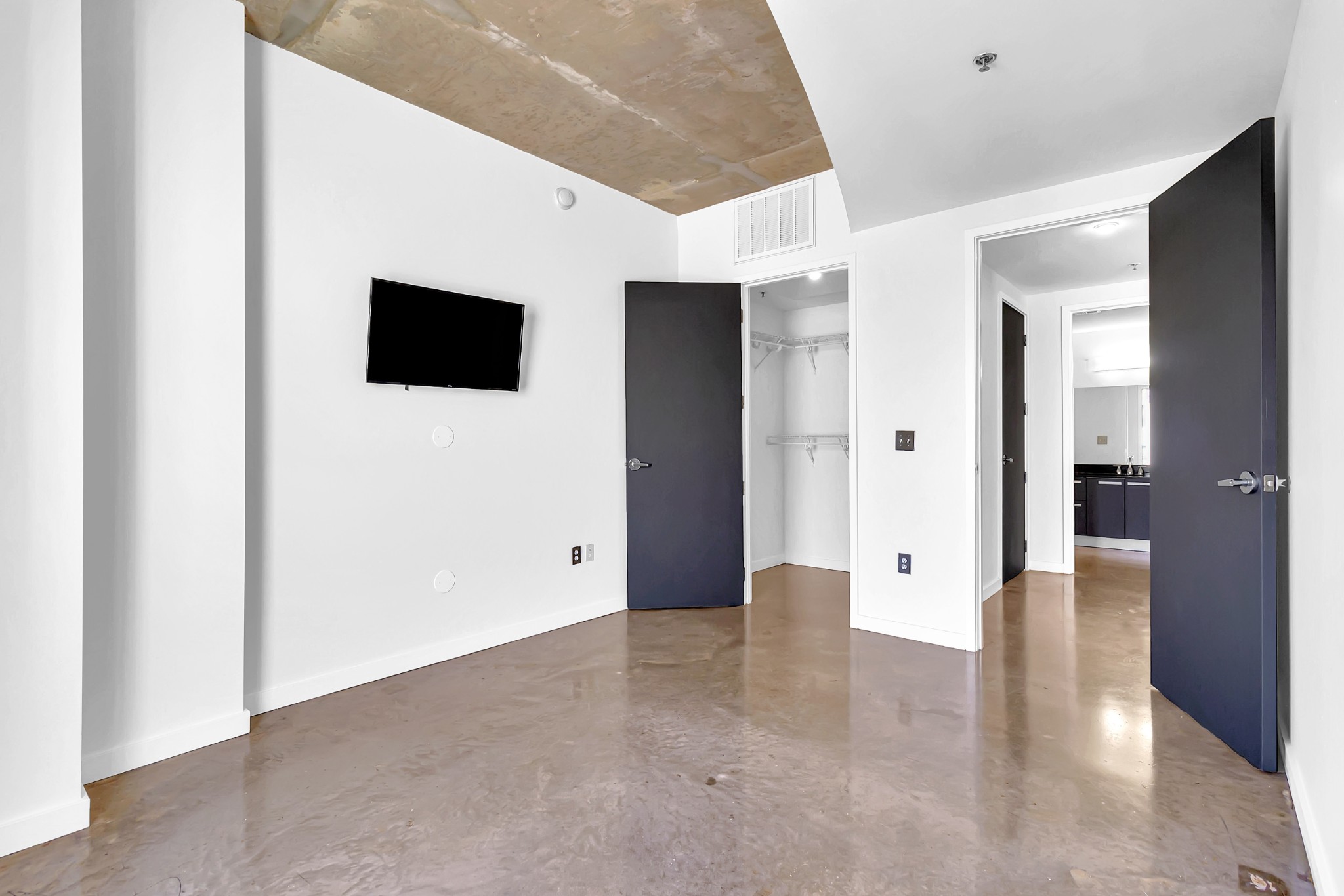 Image 12 of 40 For 6915 Arlington Place