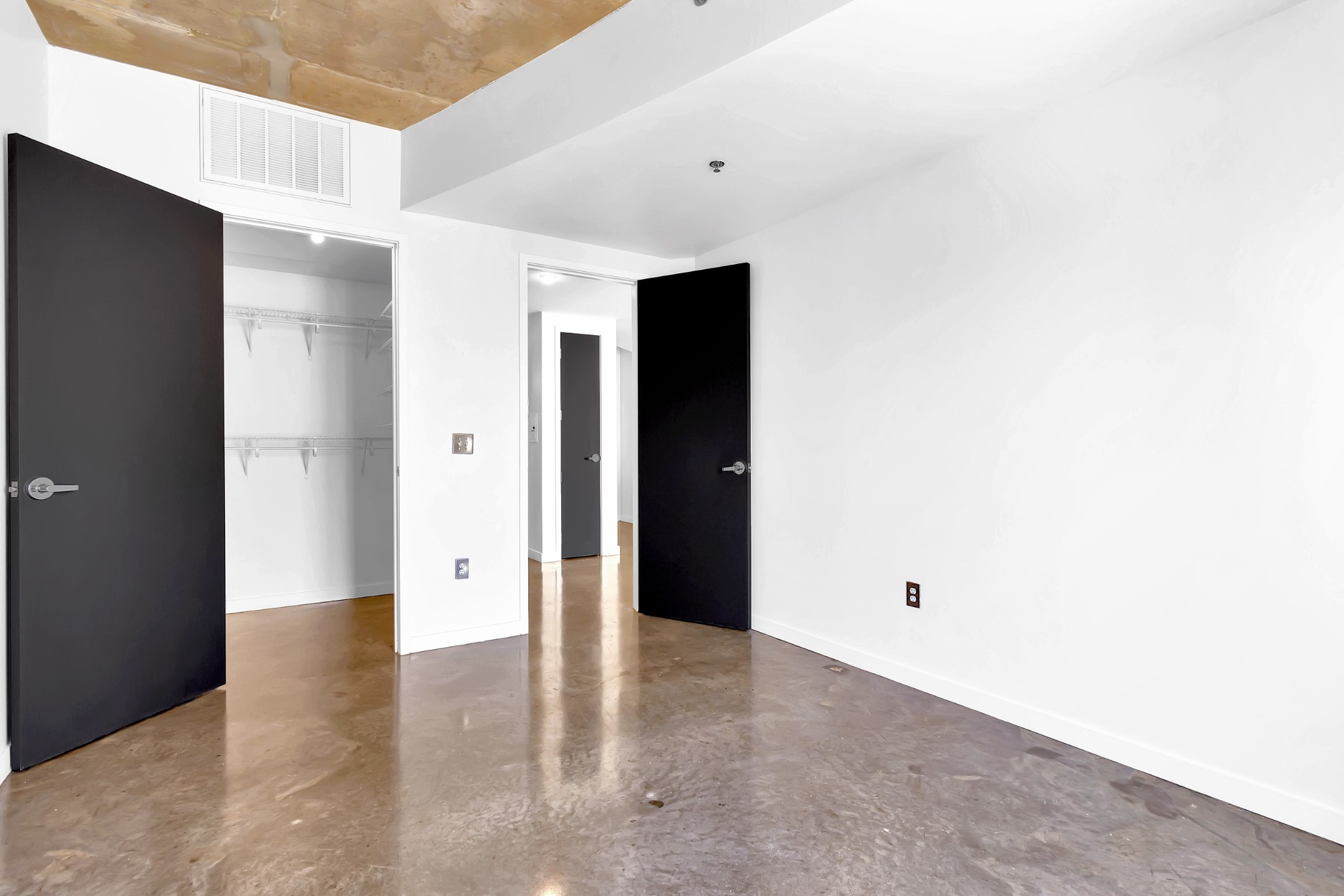 Image 13 of 40 For 6915 Arlington Place