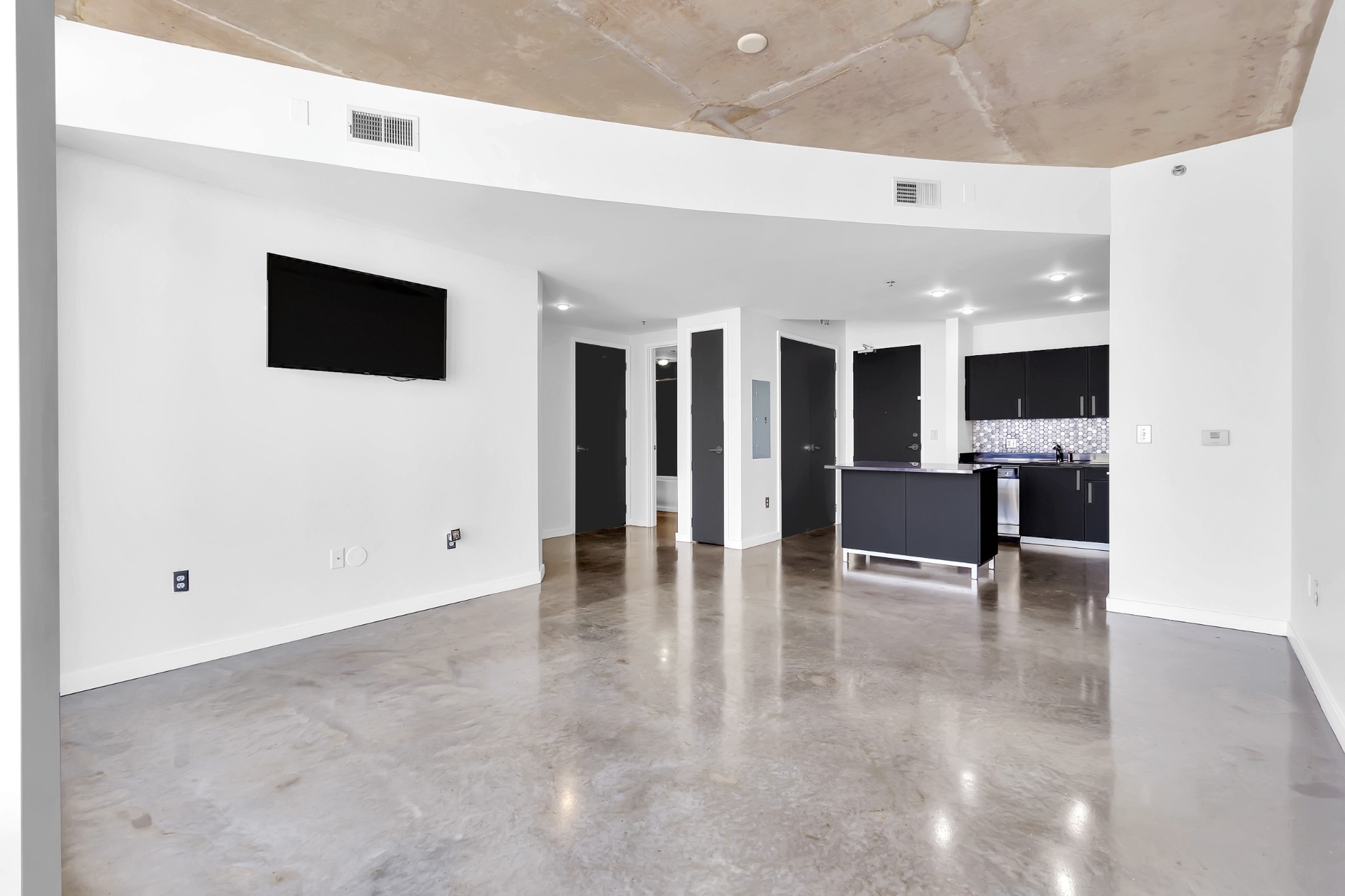 Image 6 of 40 For 6915 Arlington Place