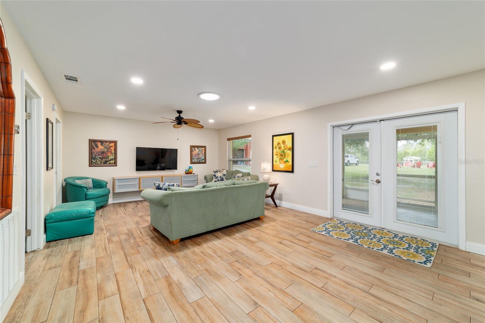 Image 14 of 98 For 16520 170th Street