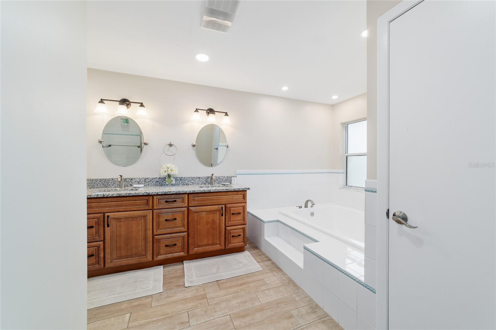 Image 53 of 98 For 16520 170th Street