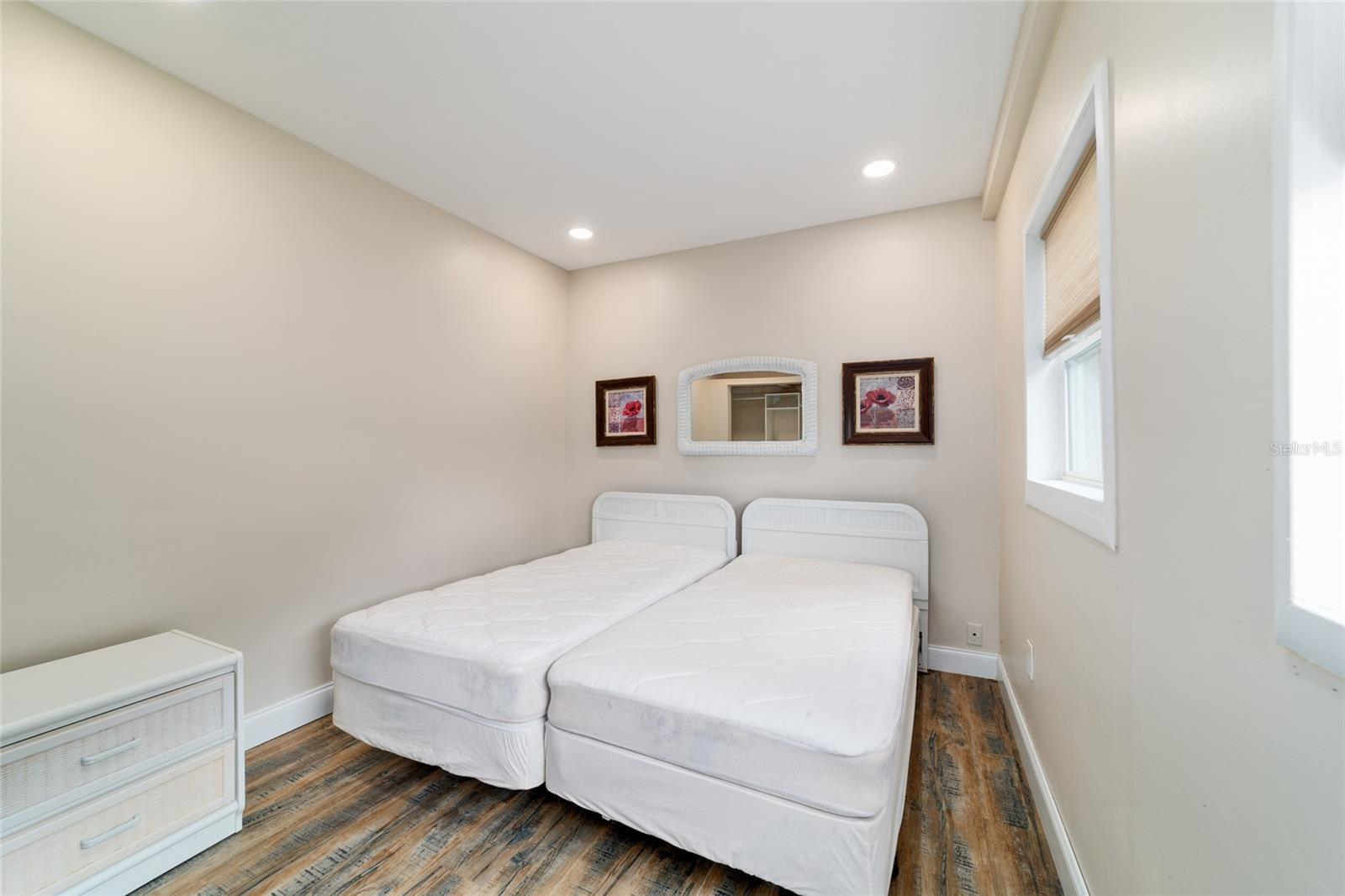 Image 73 of 98 For 16520 170th Street