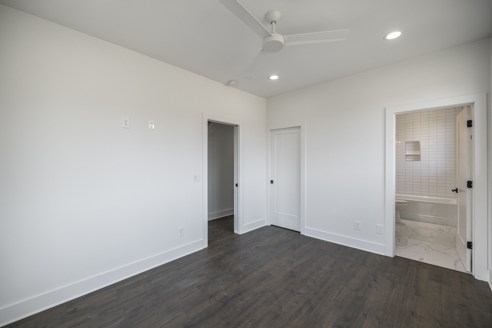 Image 30 of 58 For 10279 Julia Isles Avenue