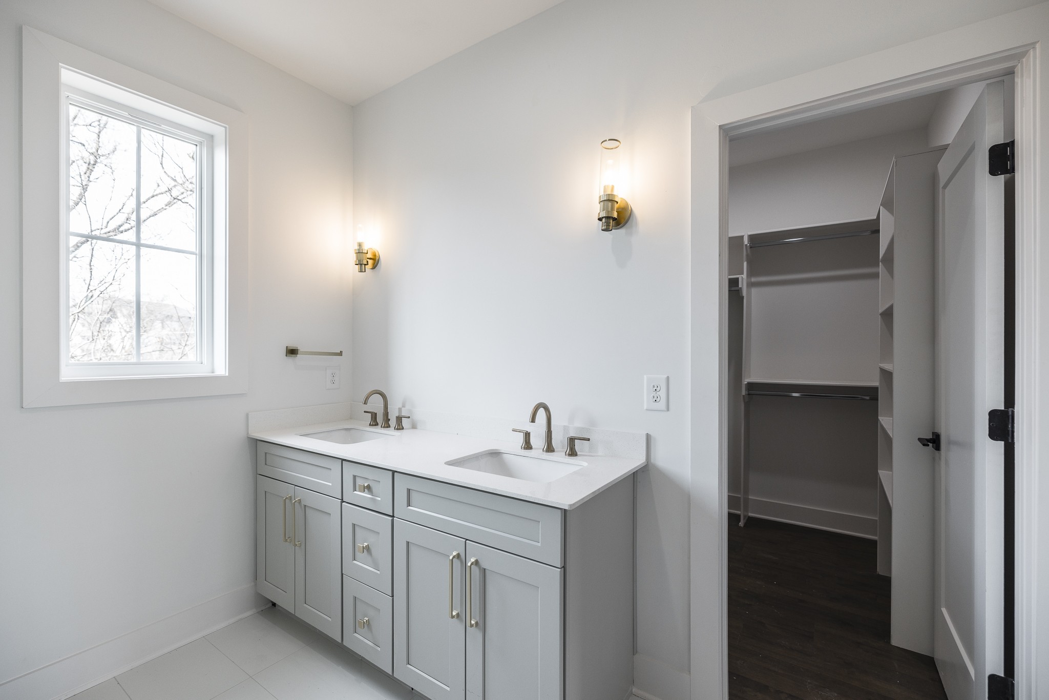 Image 42 of 58 For 10279 Julia Isles Avenue