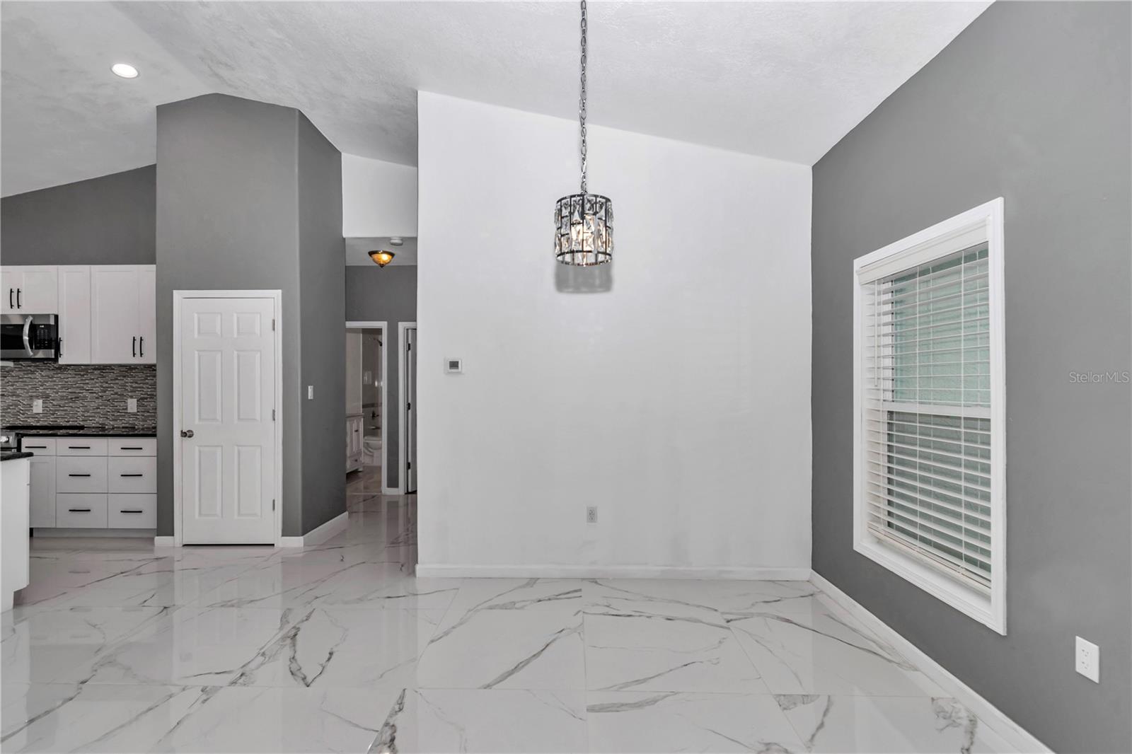 Listing photo id 8 for 14550 61st Court