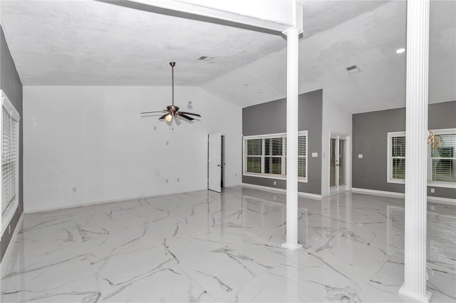 Listing photo id 9 for 14550 61st Court
