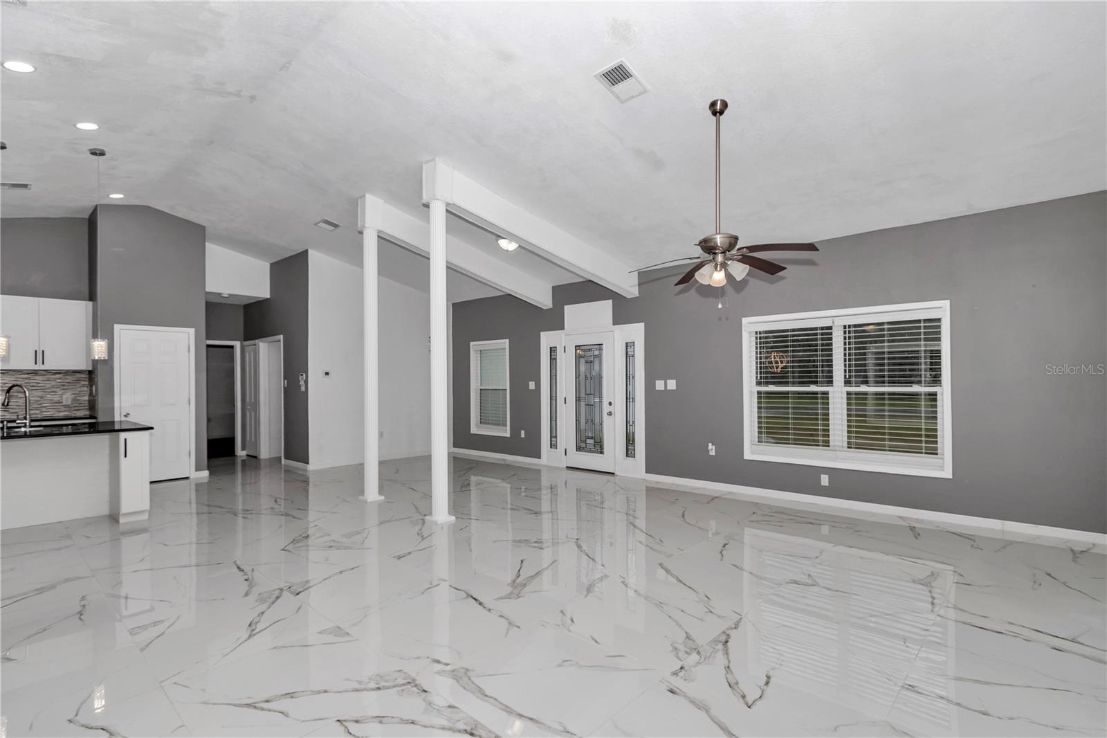 Listing photo id 11 for 14550 61st Court