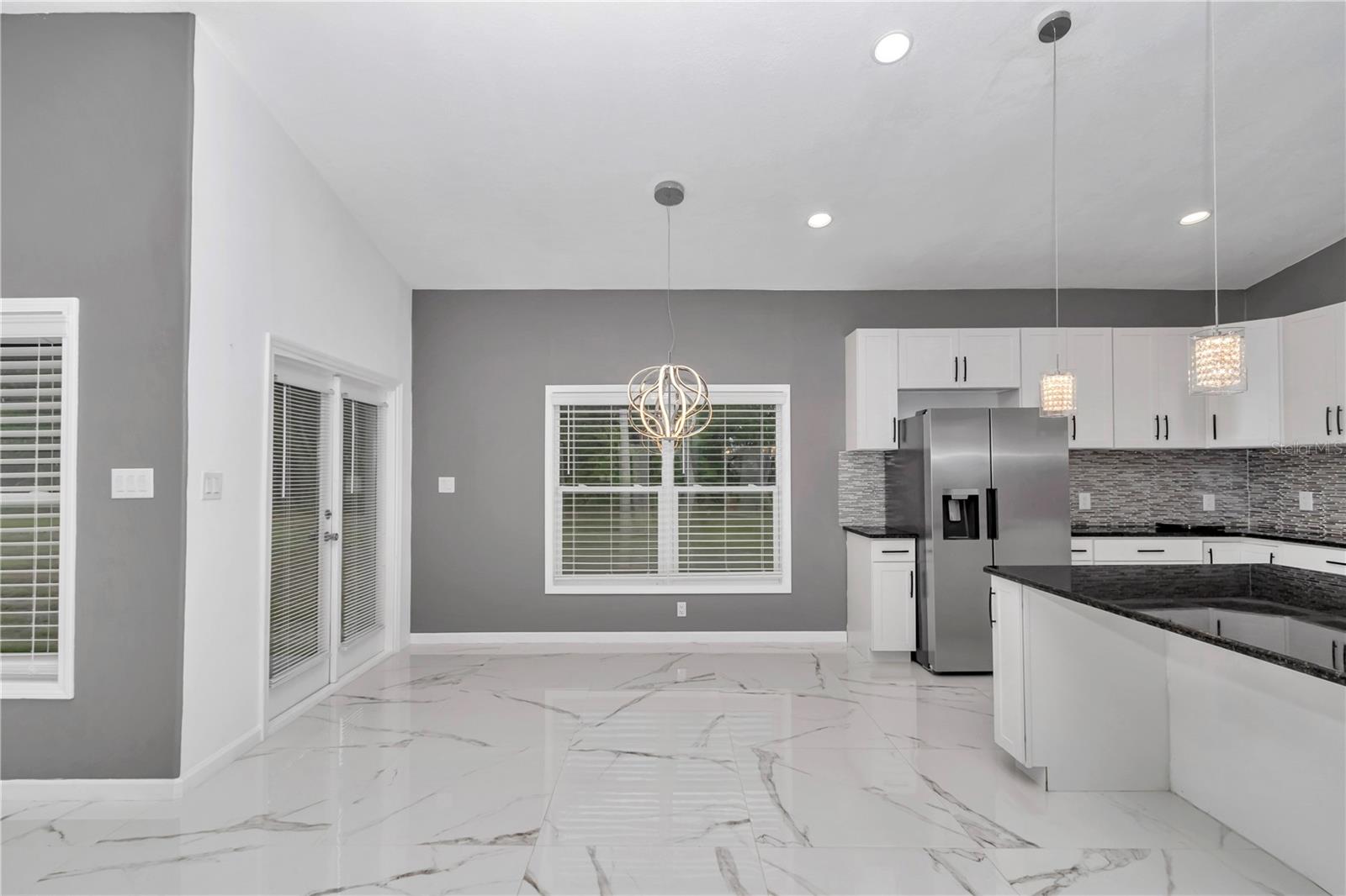 Listing photo id 13 for 14550 61st Court
