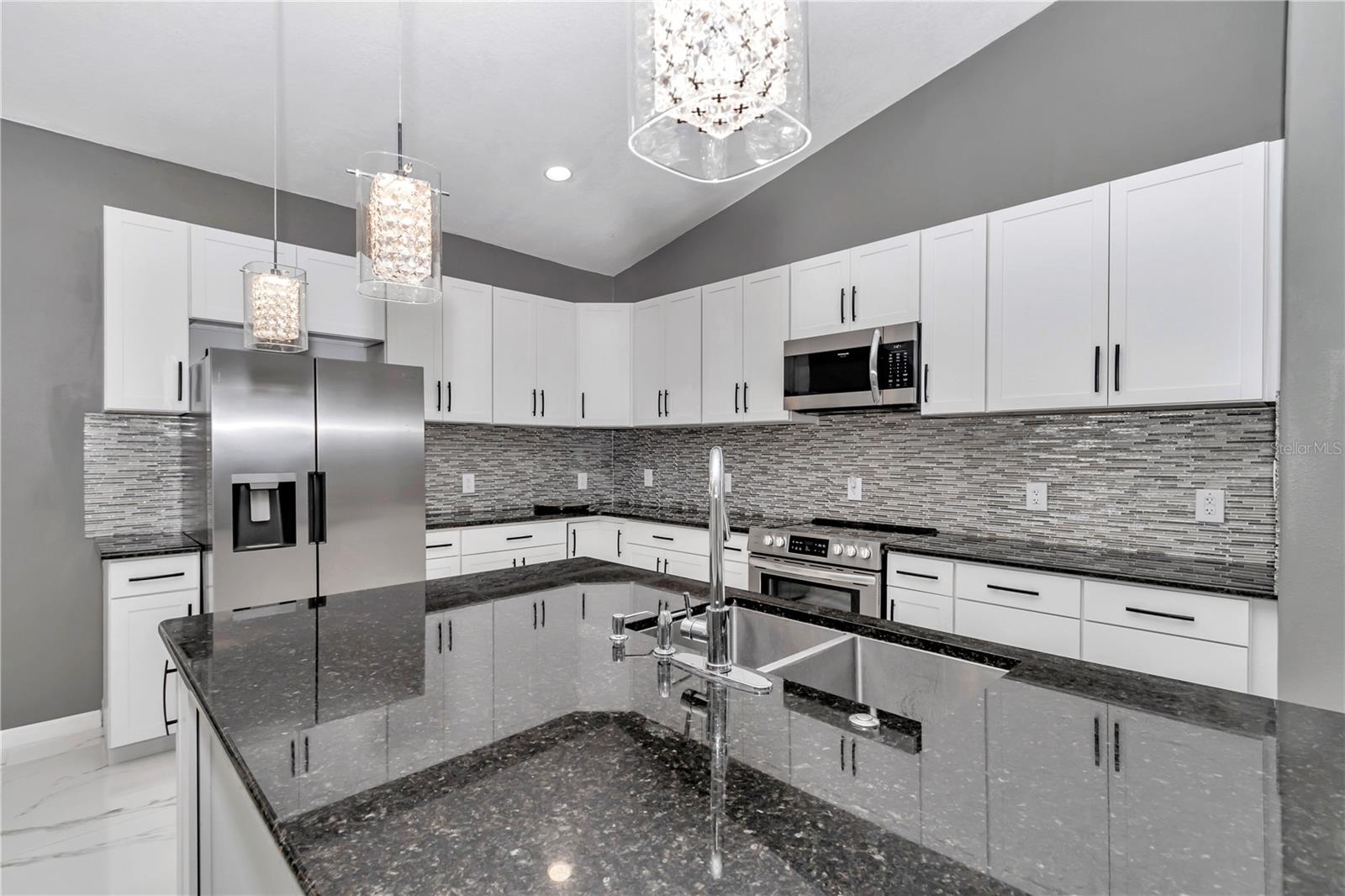 Listing photo id 15 for 14550 61st Court