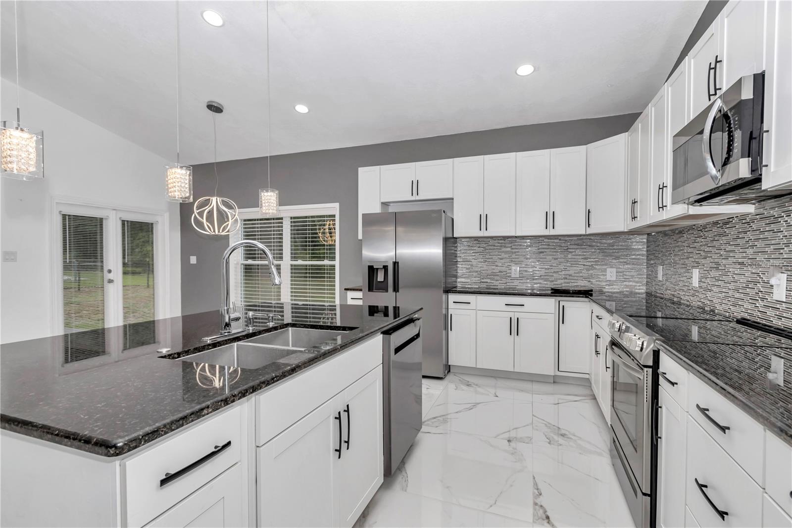 Listing photo id 16 for 14550 61st Court