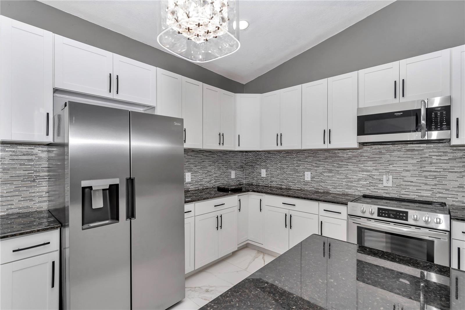Listing photo id 17 for 14550 61st Court