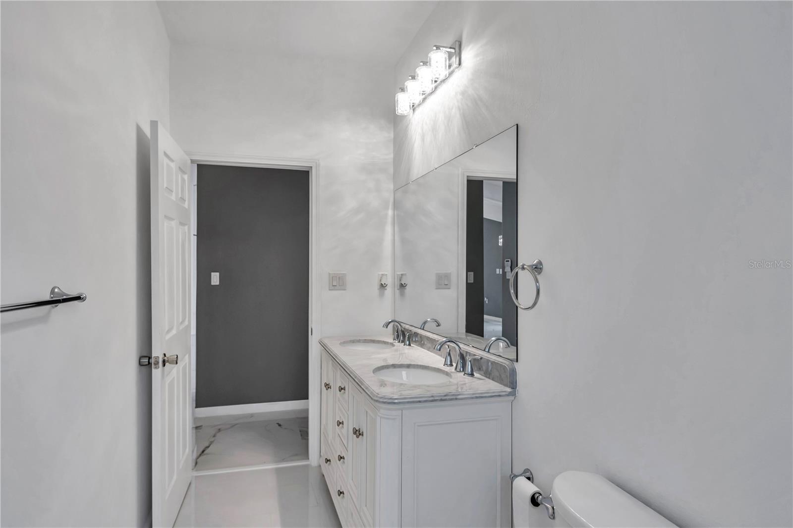 Listing photo id 24 for 14550 61st Court