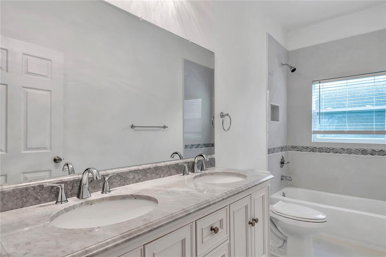 Listing photo id 25 for 14550 61st Court