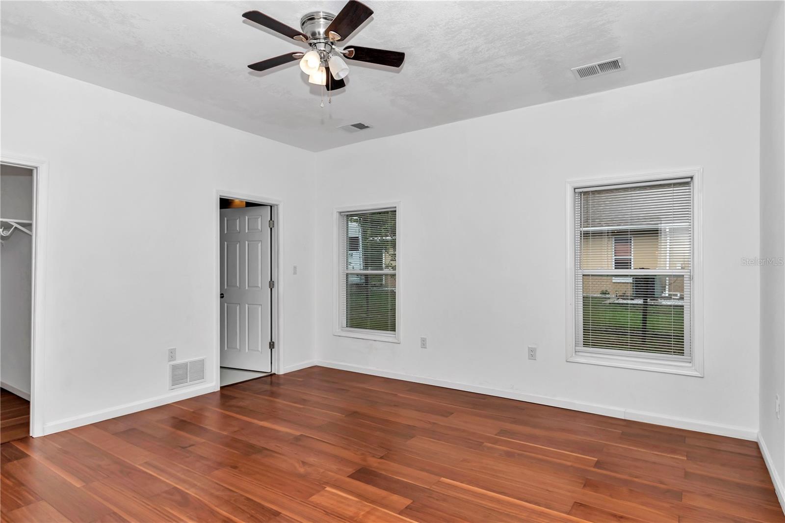 Listing photo id 28 for 14550 61st Court