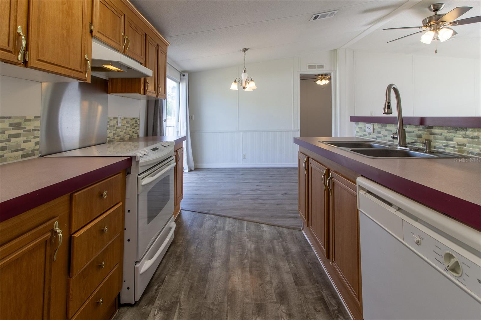 Image 16 of 39 For 12415 89th Avenue