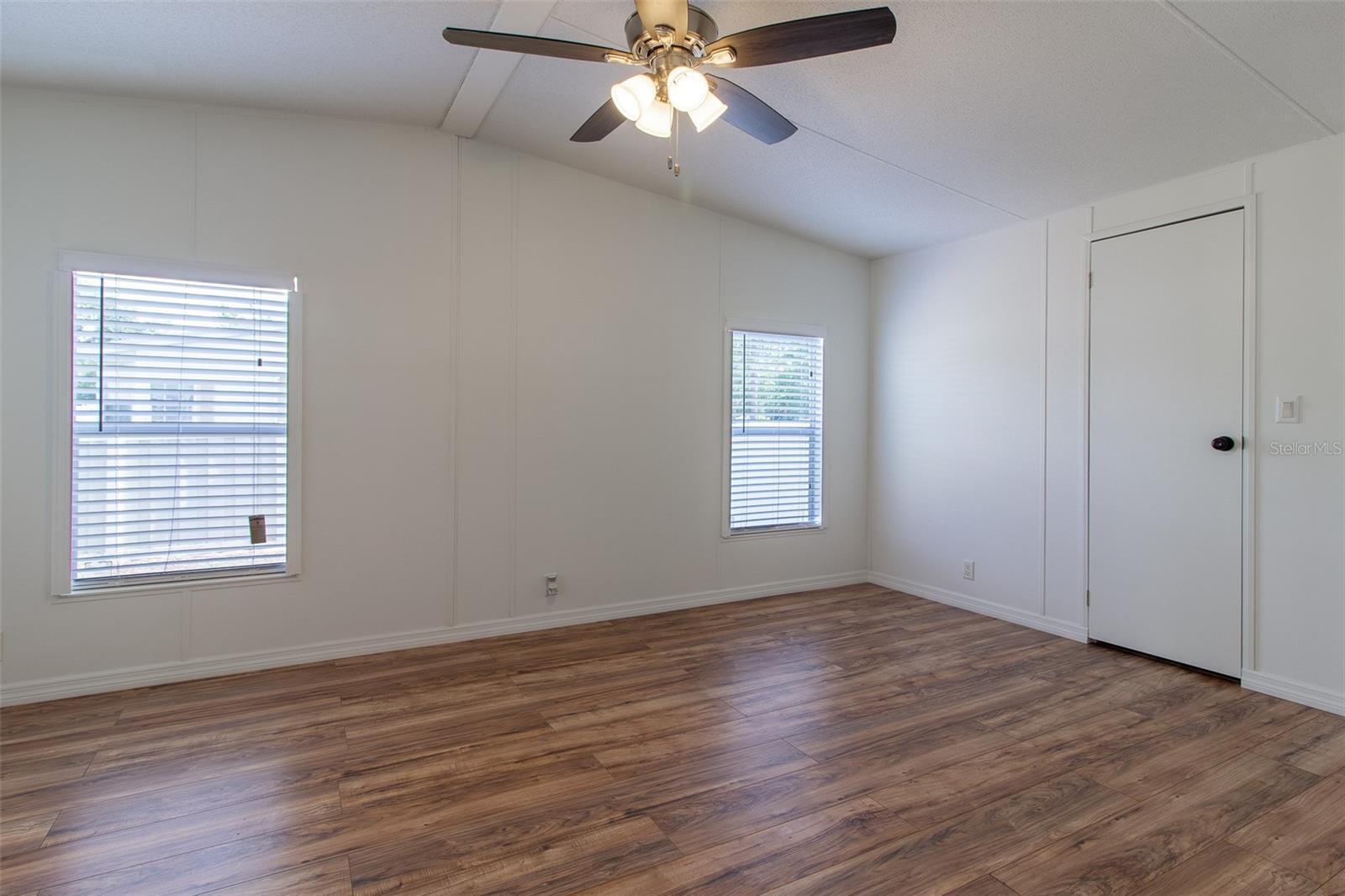 Image 20 of 39 For 12415 89th Avenue