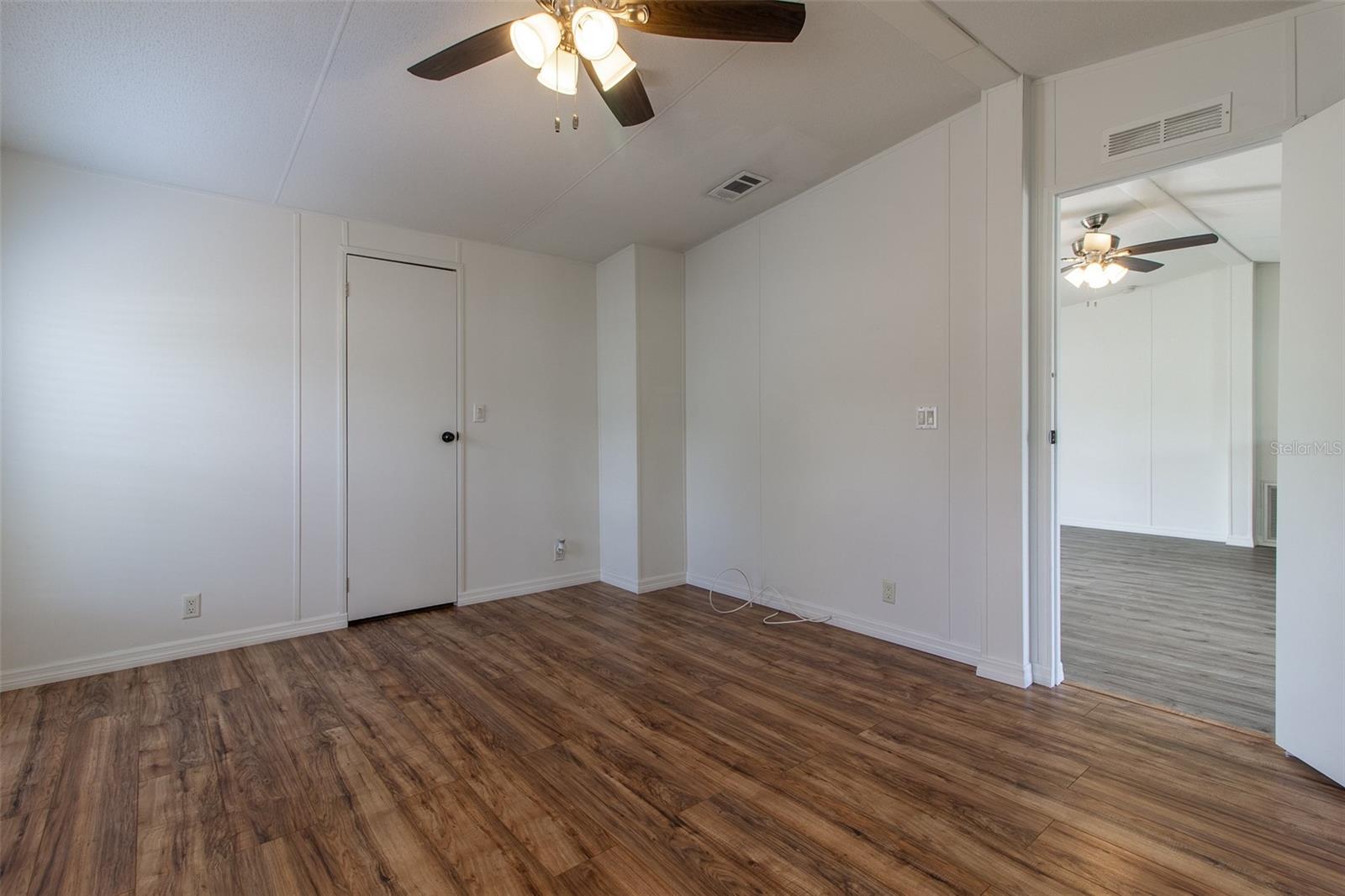 Image 21 of 39 For 12415 89th Avenue
