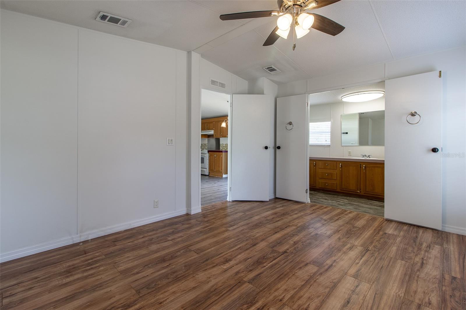 Image 22 of 39 For 12415 89th Avenue