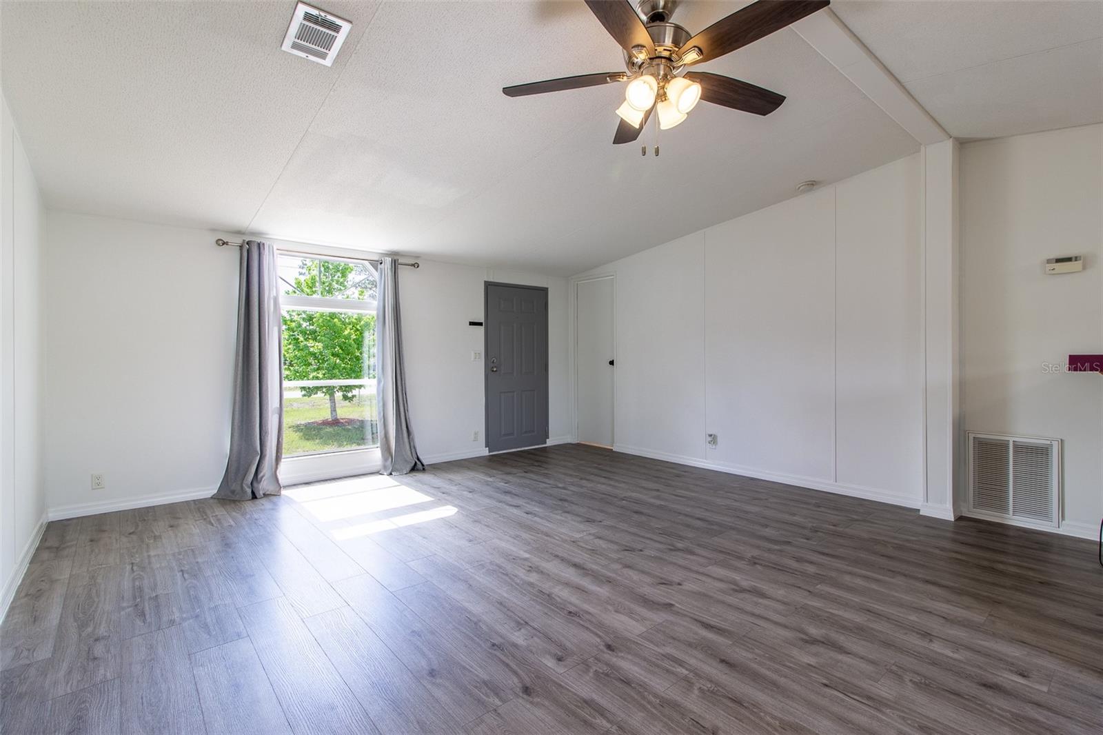 Image 6 of 39 For 12415 89th Avenue
