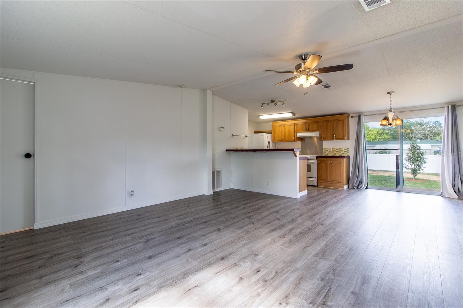 Image 7 of 39 For 12415 89th Avenue