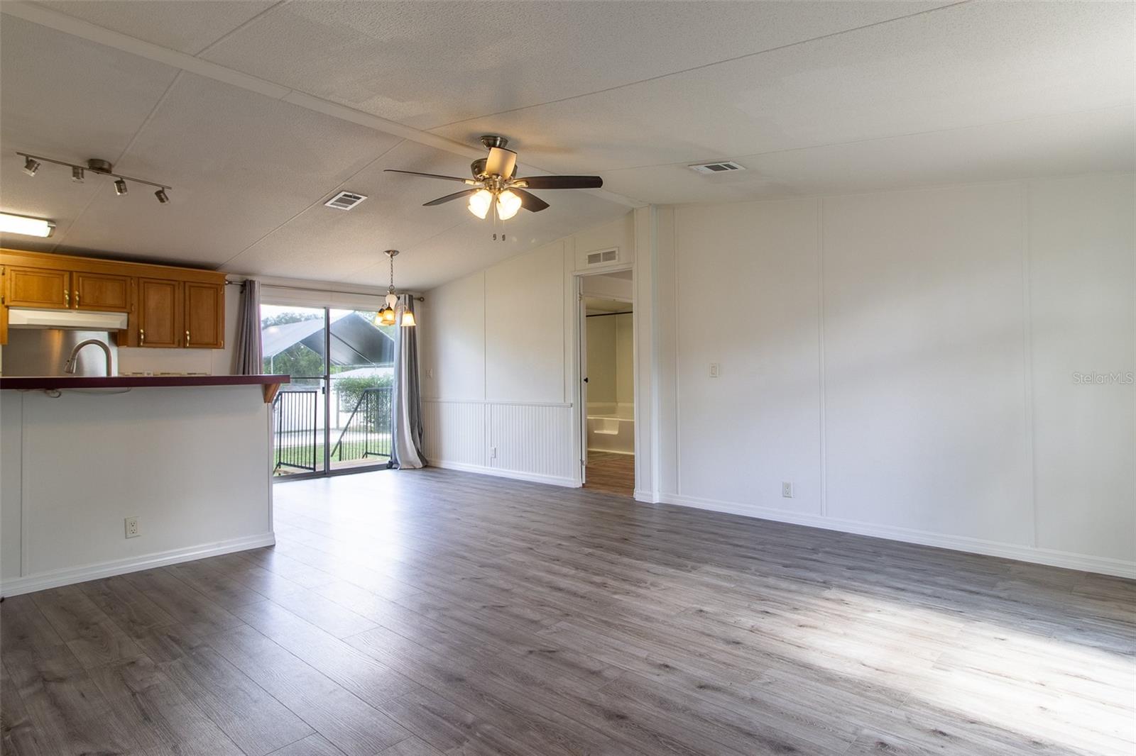 Image 8 of 39 For 12415 89th Avenue