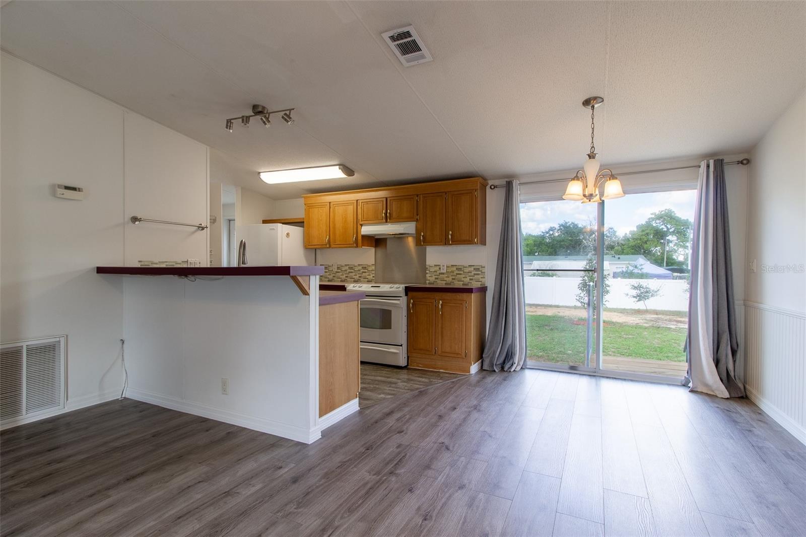 Image 9 of 39 For 12415 89th Avenue