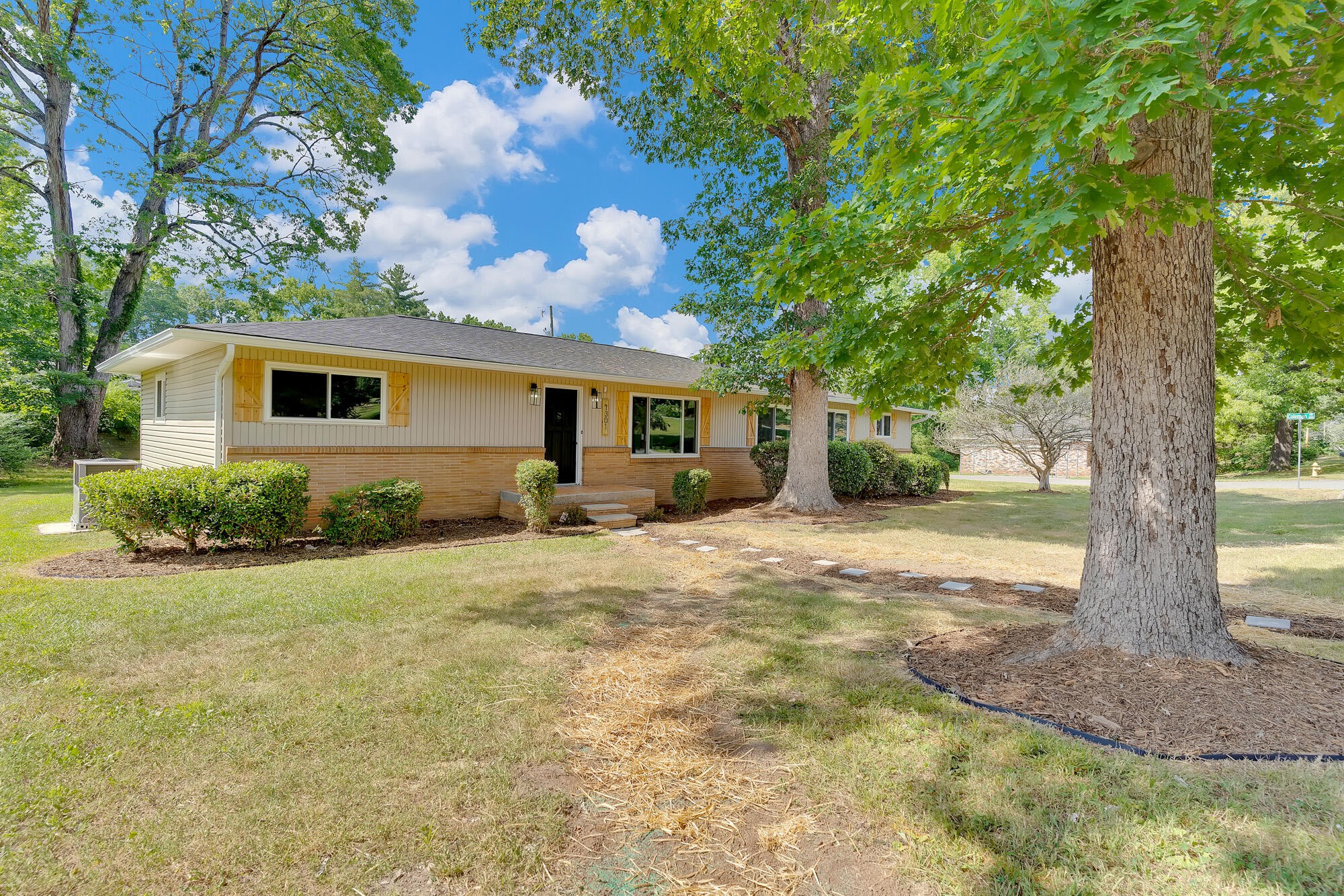 Image 2 of 21 For 5953 62nd Court Road