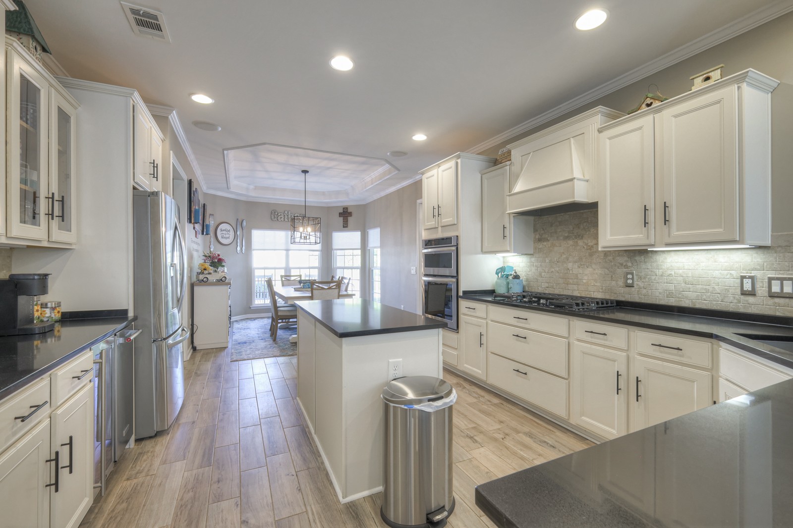 Image 15 of 37 For 4085 17th Avenue