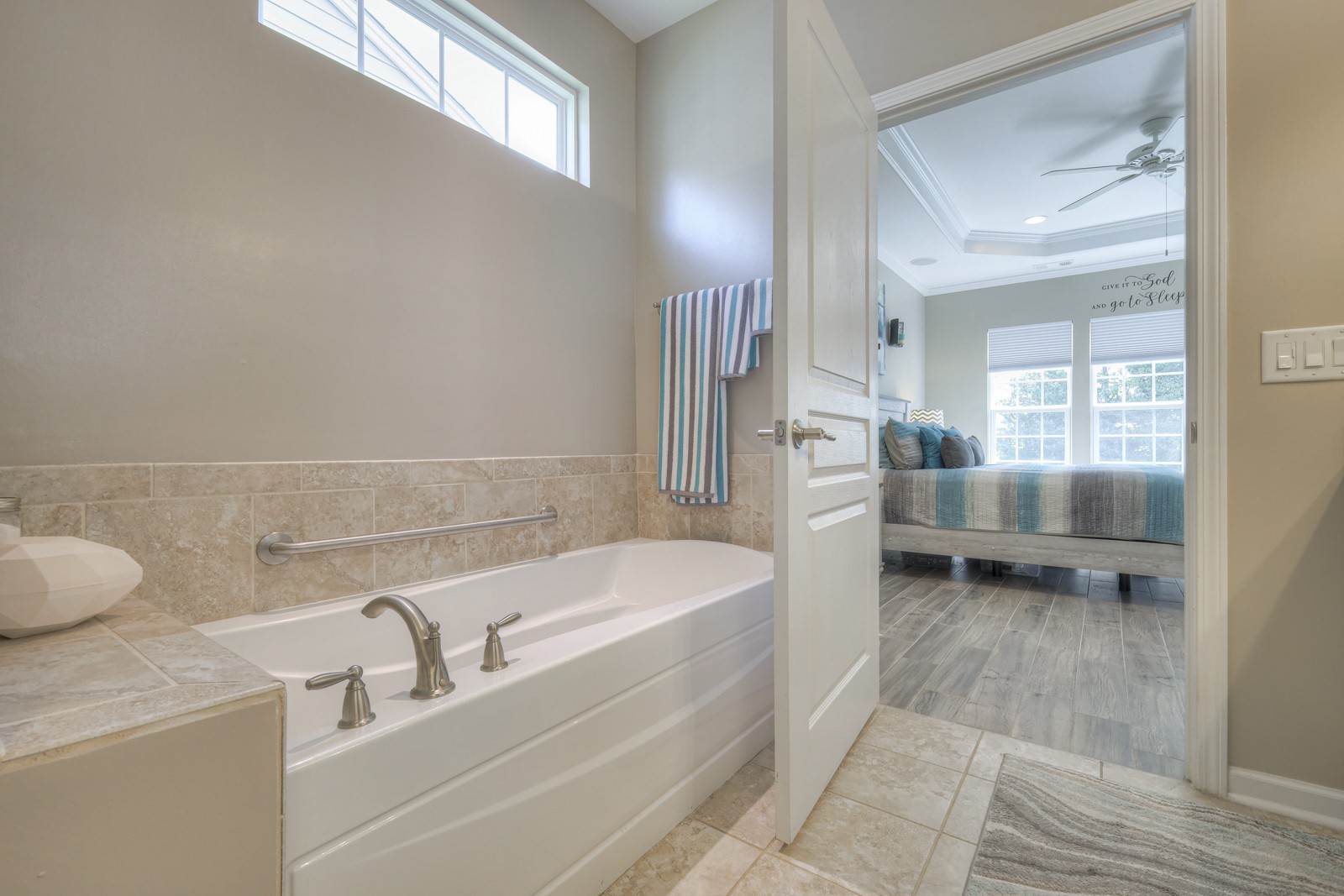 Image 33 of 37 For 4085 17th Avenue