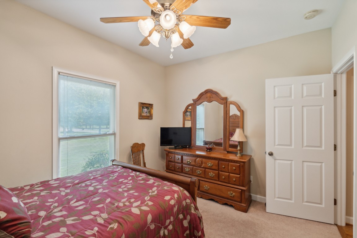 Image 18 of 71 For 5007 Kelso Street
