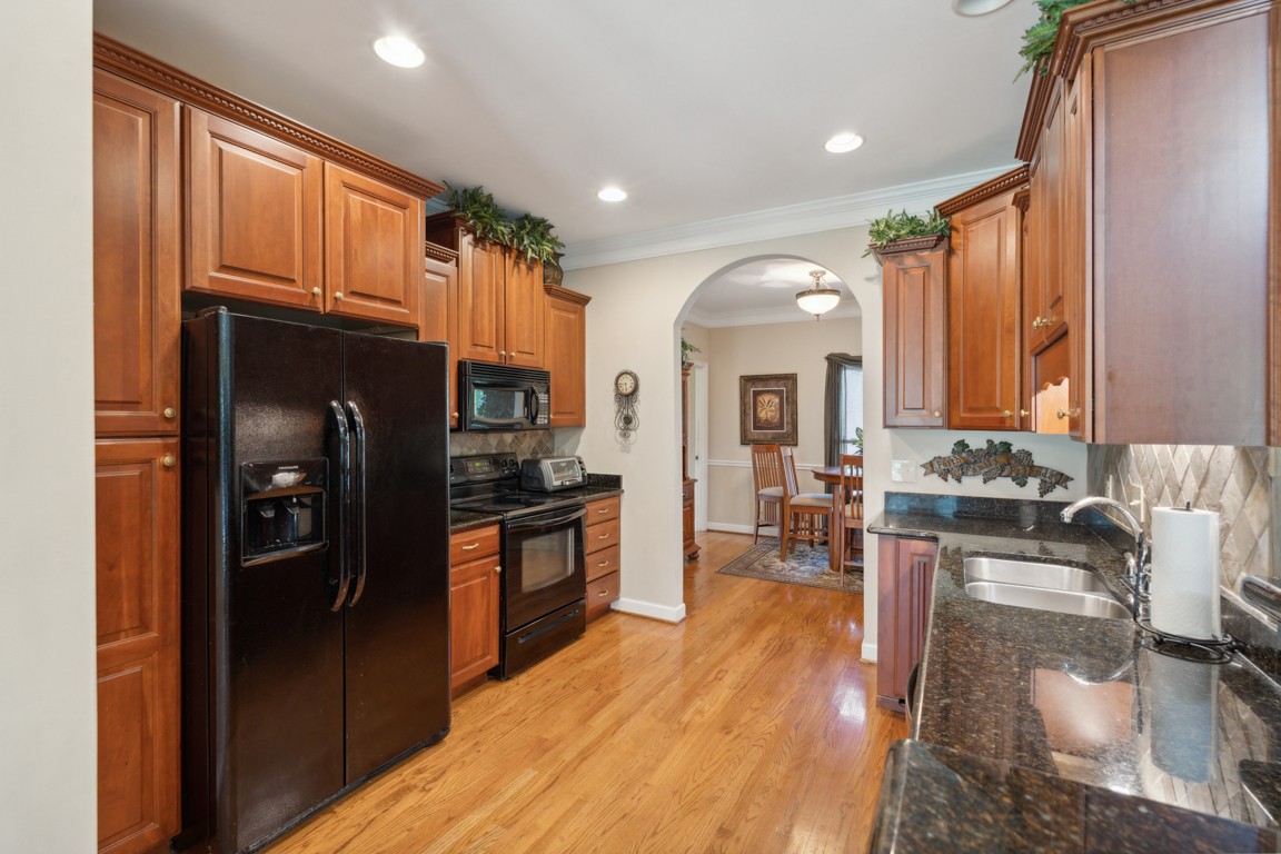 Image 9 of 71 For 5007 Kelso Street
