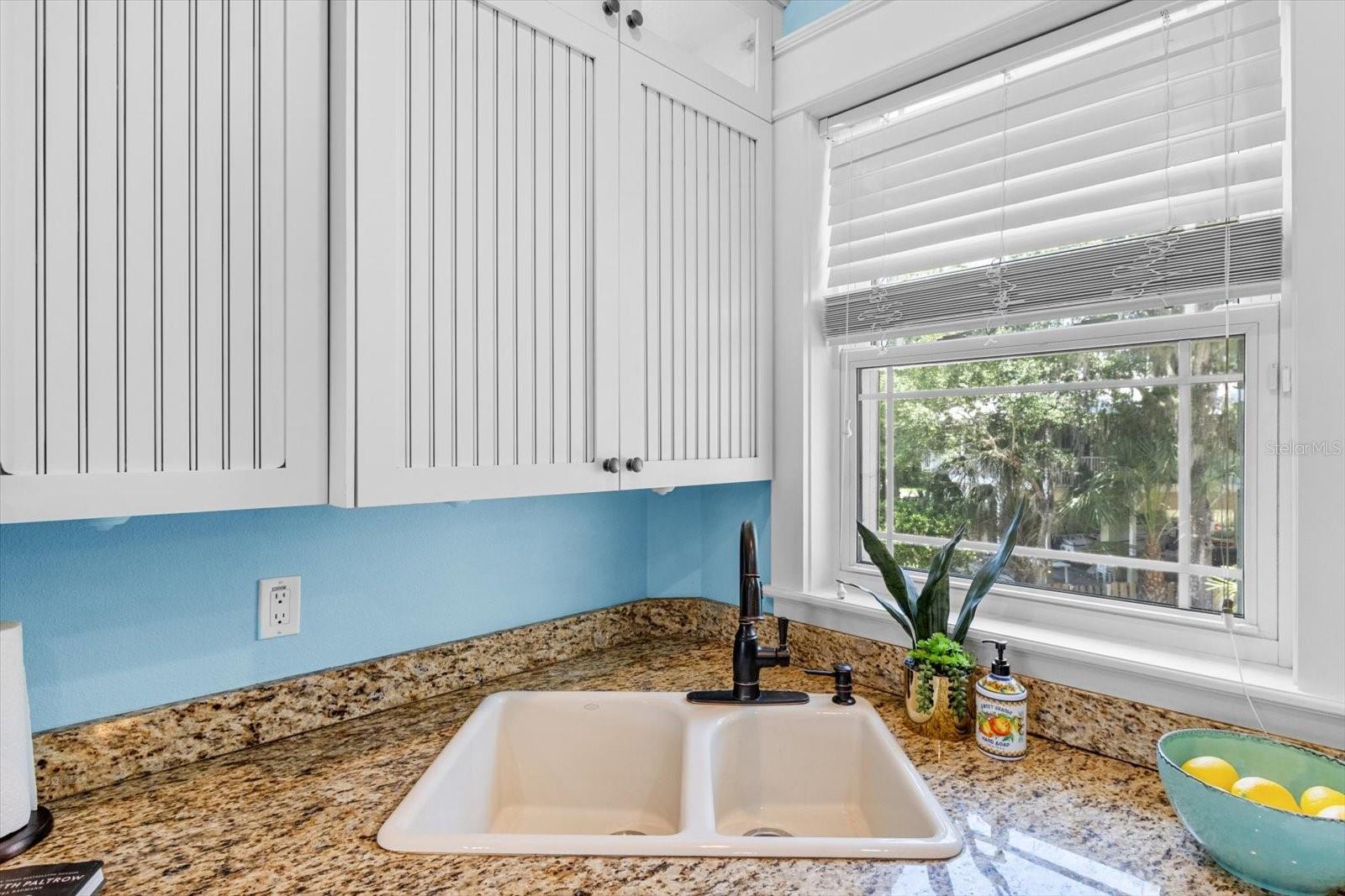 Listing photo id 17 for 5751 Beaver Point