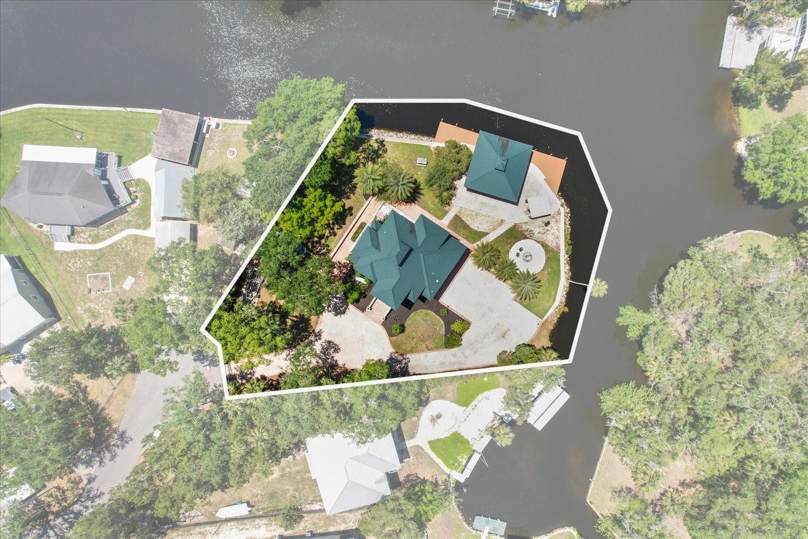 Listing photo id 0 for 5751 Beaver Point