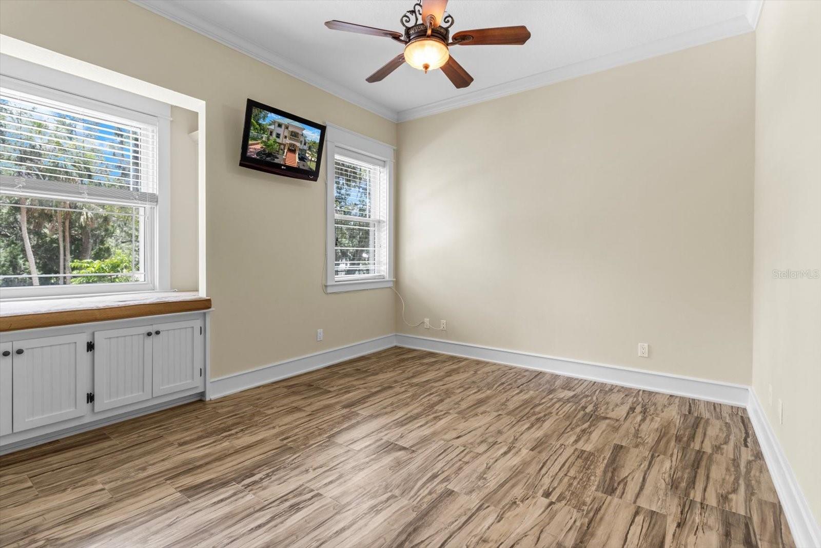 Listing photo id 27 for 5751 Beaver Point